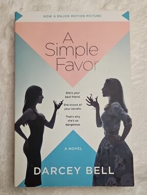 A Simple Favor by Darcey Bell - Paperback Book